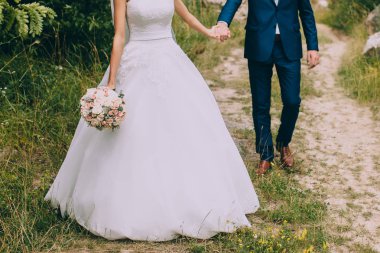 Çift birbirlerine holding