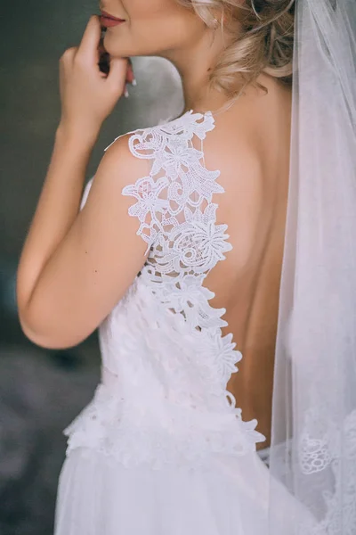 Beautiful bride in white — Stock Photo, Image