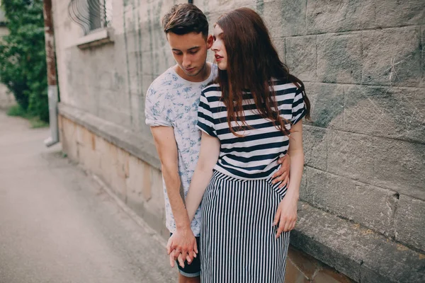 Bonito jovem casal — Fotografia de Stock