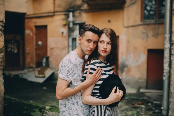 Bonito jovem casal — Fotografia de Stock