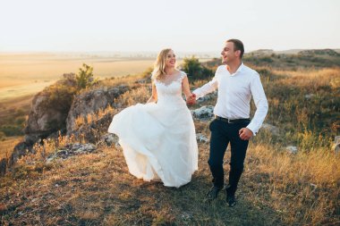 Düğün iki gün batımı yürüyüş