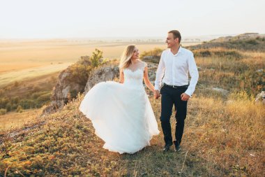 Düğün iki gün batımı içinde