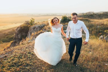 Düğün iki gün batımı içinde