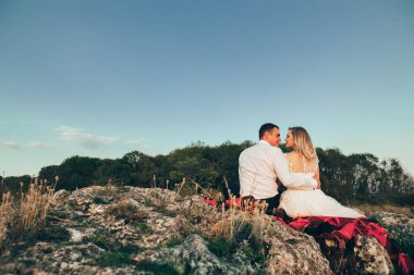 Düğün iki gün batımı içinde