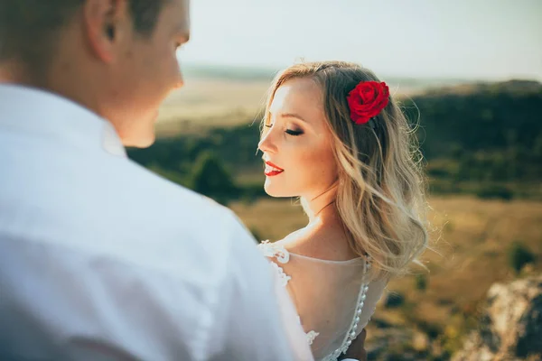 Romantico matrimonio coppia — Foto Stock