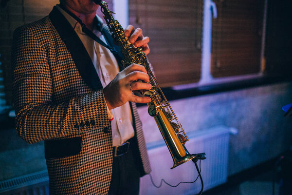 Artist playing on clarinet