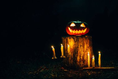 Cadılar Bayramı Balkabağı mumlar ile