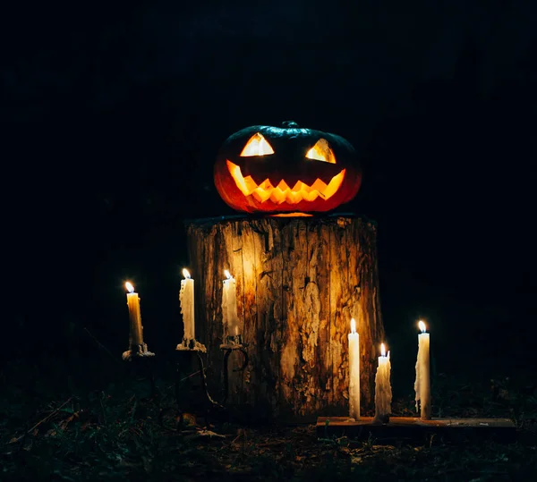 Zucca di Halloween con candele — Foto Stock