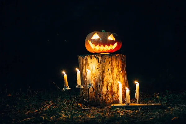 Zucca di Halloween con candele — Foto Stock
