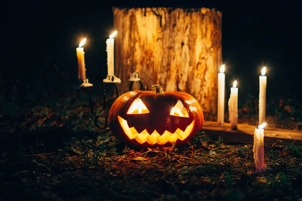 Cadılar Bayramı fener karanlıkta