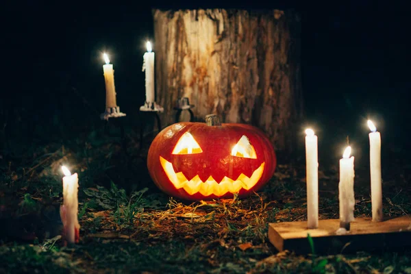 Cadılar Bayramı fener karanlıkta