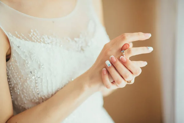 Anillo de novia tocar — Foto de Stock