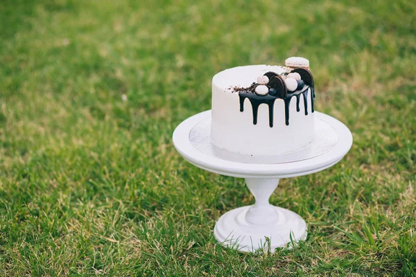 Γαμήλια τούρτα με διακόσμηση — Φωτογραφία Αρχείου