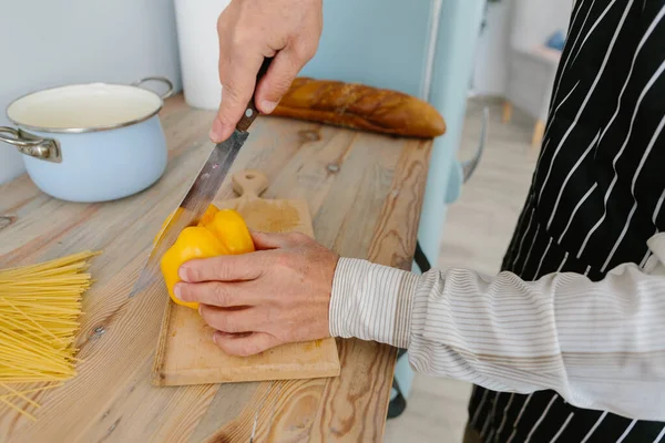 Senior Father Prepares Salad Kitchen — Stock Photo, Image