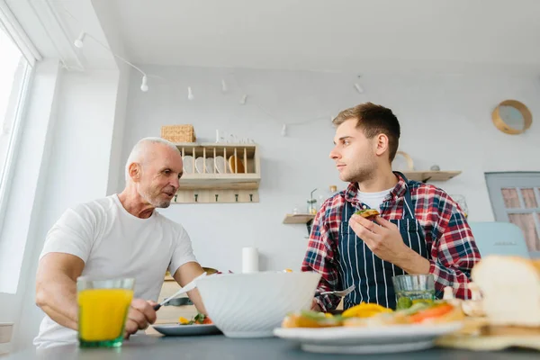 Young Man His Father Cooking Kitchen — Stock Photo, Image