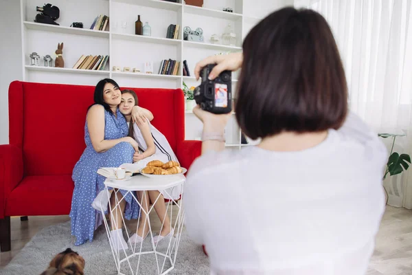 Mother Daughters Resting Living Room — Stock Photo, Image