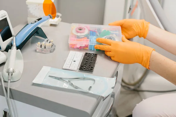 Detail Hand Holding Dental Tools Dental Clinic Dentist Concept — Stock Photo, Image