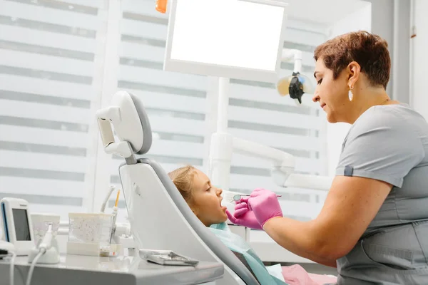 Little Patient Dentist Have Teeth Checkup Stomatology Clinic — Stock Photo, Image