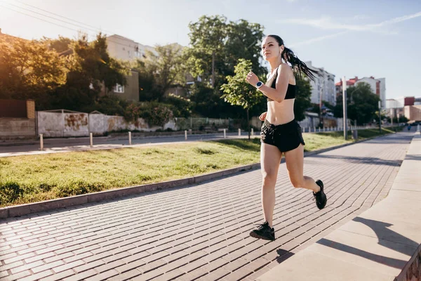 Photo Une Athlète Vêtue Noir Lors Jogging Matinal Sur Une — Photo