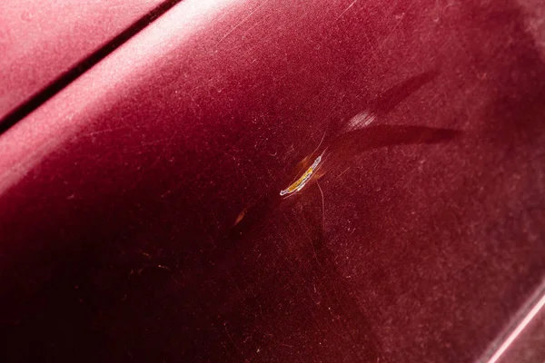 Kırmızı çizik metal doku arka plan