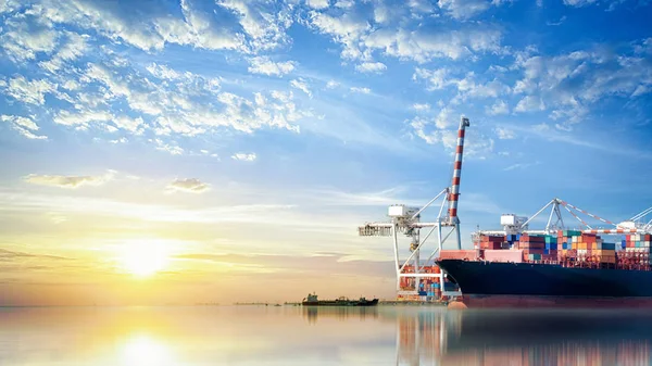 Logistics and transportation of International Container Cargo ship in the ocean — Stock Photo, Image