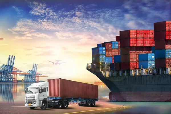 Logistica e trasporto della nave e dell'aereo cargo International Container Cargo nell'oceano — Foto Stock