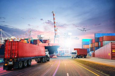 Lojistik ithalat ihracat arka plan ve ulaşım sanayi konteyner kargo yük gemisi