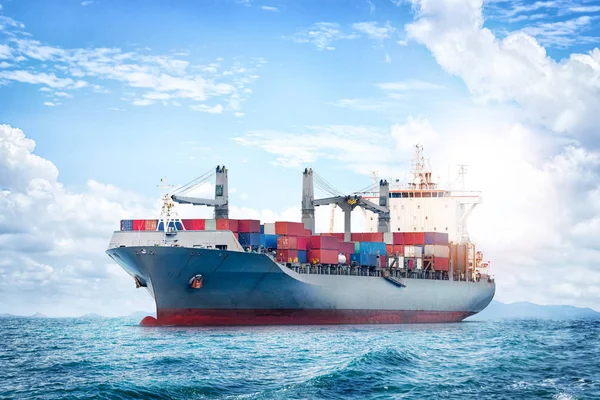 海上における国際コンテナ貨物船の物流・輸送 — ストック写真