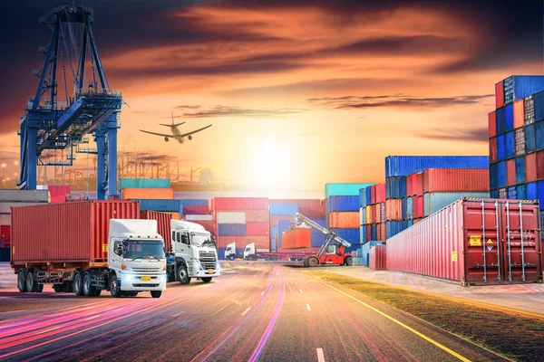 Import export bakgrund och transport logistikbranschen av Container frakt lastfartyg — Stockfoto