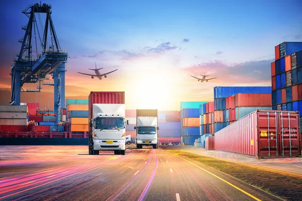 Logística importación exportación antecedentes e industria del transporte de buques de carga de contenedores — Foto de Stock