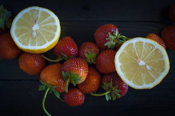 Saisonnière fraise nature morte . — Photo