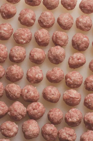 köfte yakın çekim. Üstten Görünüm. çorba köfte ve makarna hazırlık