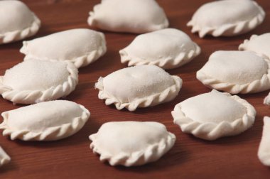 Donmuş vareniki (mantı), pasta kaynama önce - geleneksel İngiltere'de