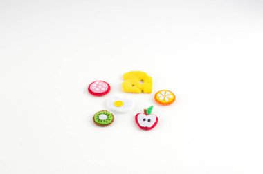 Meyve ve gıda şeklinde el yapımı oyuncak keçe yaptım. Kapat