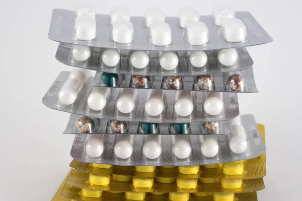 Diferentes medicamentos. Comprimidos, pastillas en blister. Medicamentos — Foto de Stock