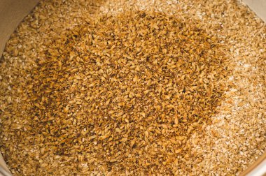 Hafif malt ile zemin karamel malt. Zanaat bira gra dan bira