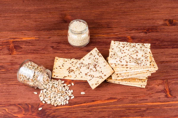 Stack of crispy wheat cakes with sesame seeds, flax and sunflowe — 스톡 사진