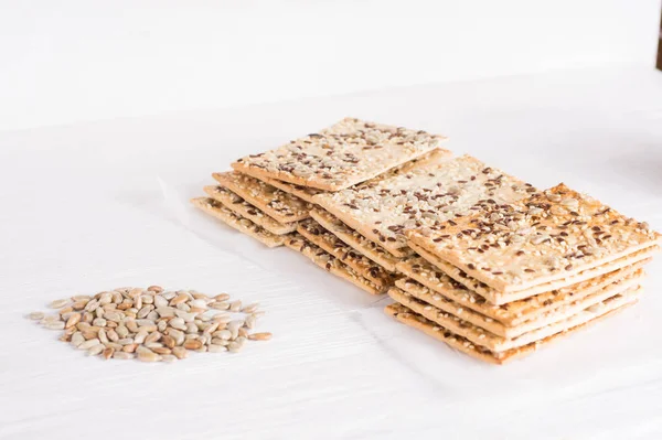 Stack of crispy wheat cakes with sesame seeds, flax and sunflowe — 스톡 사진