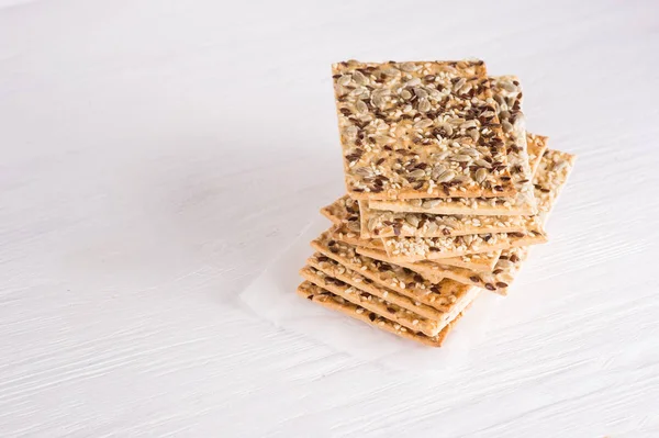 Stack of crispy wheat cakes with sesame, flax and sunflower seed — 스톡 사진