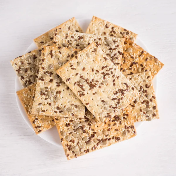 Crispy wheat cakes with sesame, flax and sunflower seeds on plat — Stock Image Crispy wheat cakes with sesame, flax and sunflower seeds on plat Stock Picture