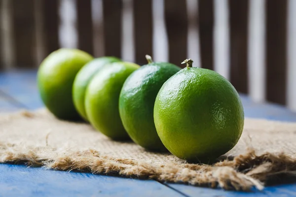 Limoni verdi frutta — Foto Stock