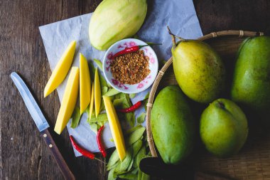 Yeşil Mango ve biber tuz