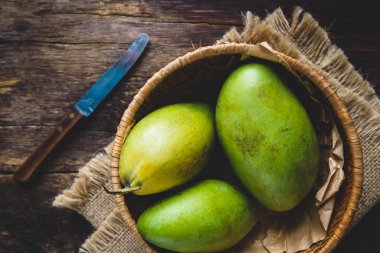 Yeşil Mango ve biber tuz