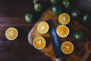 Portakal ve portakal dilimleri 