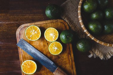 Portakal ve portakal dilimleri 