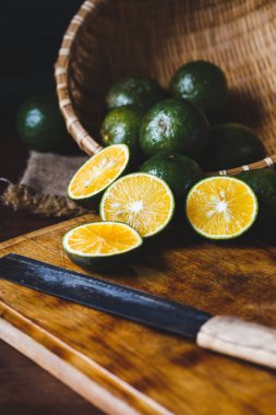 Portakal ve portakal dilimleri 