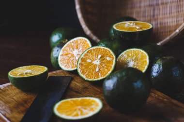 Portakal ve portakal dilimleri 