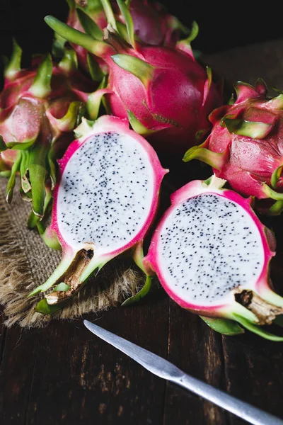 Frutas frescas de dragão — Fotografia de Stock