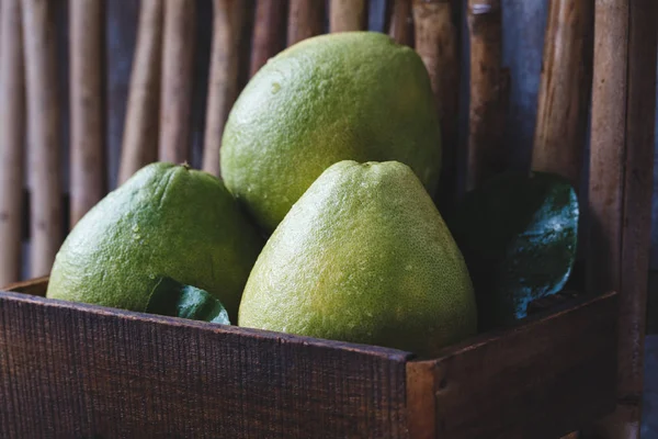Zöld pomeló. Gyümölcs a Viet Nam — Stock Fotó