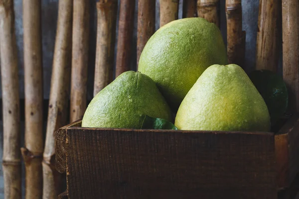 Зелений Pomelos. Фрукти з В'єтнаму — стокове фото